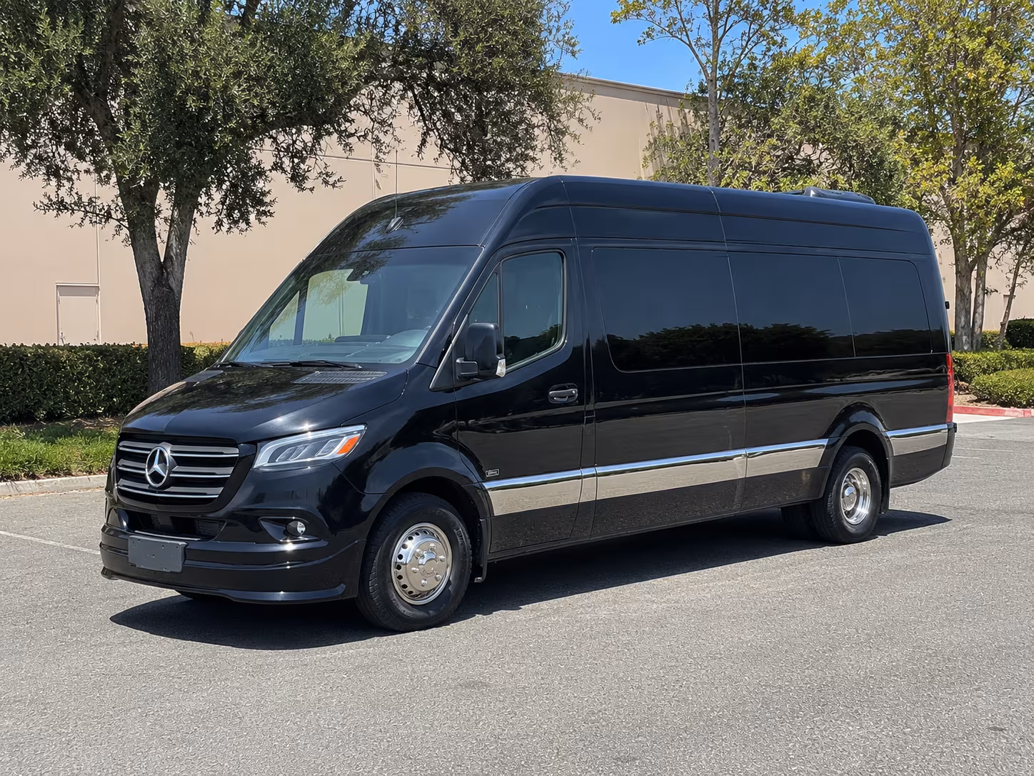 find the perfect transportation for your next airport transfer 3